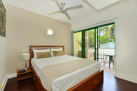 Club Tropical Resort - Official Onsite Reception & Check In - Surfers Gold Coast 7