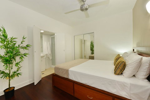 Club Tropical Resort - Official Onsite Reception & Check In - Surfers Gold Coast 6