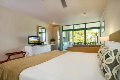 Club Tropical Resort - Official Onsite Reception & Check In - Surfers Gold Coast 20