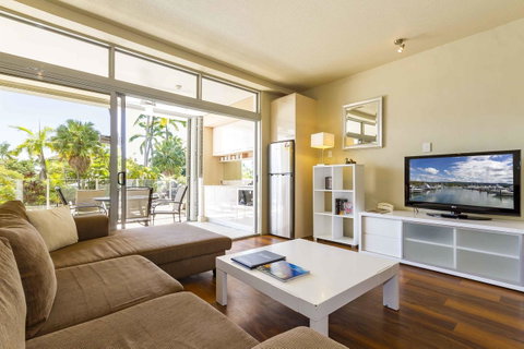 Club Tropical Resort - Official Onsite Reception & Check In - Surfers Gold Coast 11