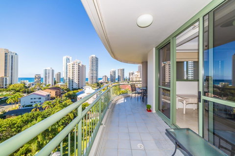 The Meriton Apartments On Main Beach - Surfers Gold Coast 10