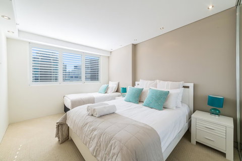 The Meriton Apartments On Main Beach - Surfers Gold Coast 6