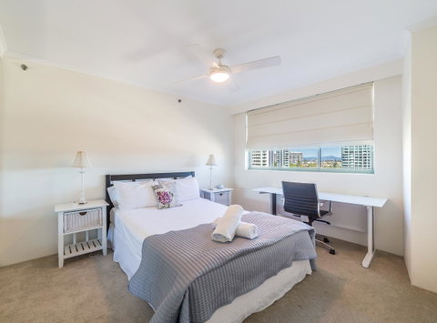 The Meriton Apartments On Main Beach - Surfers Gold Coast 16