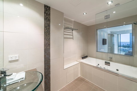The Meriton Apartments On Main Beach - Surfers Gold Coast 8