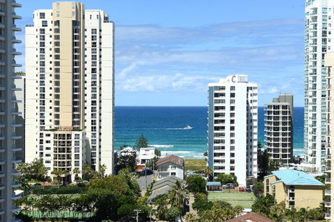 The Meriton Apartments On Main Beach - Surfers Gold Coast 29