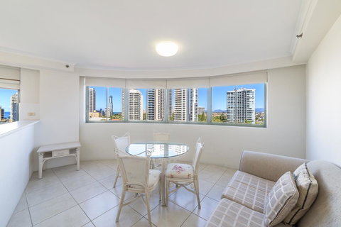 The Meriton Apartments On Main Beach - Surfers Gold Coast 4