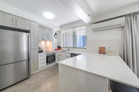 The Meriton Apartments On Main Beach - Surfers Gold Coast 12