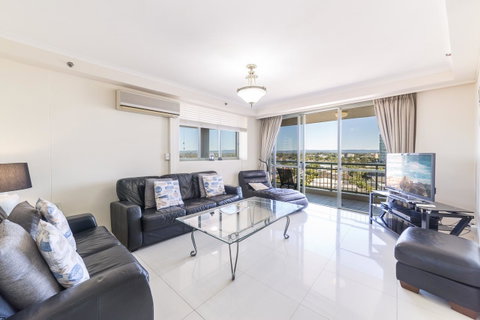 The Meriton Apartments On Main Beach - Surfers Gold Coast 13