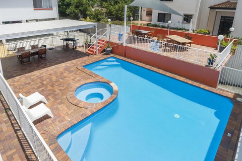 Sunshine Beach Resort - Surfers Gold Coast 1