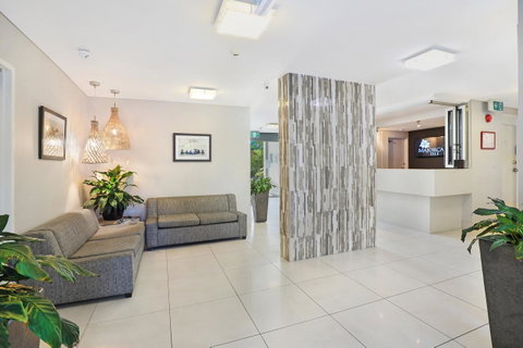 Majorca Isle Beachside Resort - Surfers Gold Coast 12