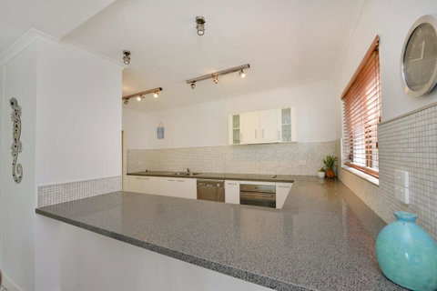 Tropical Reef Apartments - Surfers Gold Coast 21