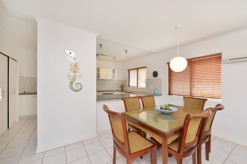 Tropical Reef Apartments - Surfers Gold Coast 20
