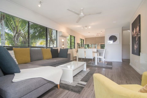 Tropical Reef Apartments - Surfers Gold Coast 0