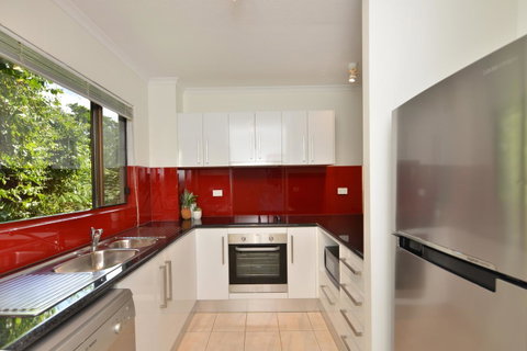 Tropical Reef Apartments - Surfers Gold Coast 11