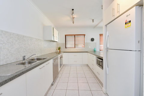 Tropical Reef Apartments - Surfers Gold Coast 19