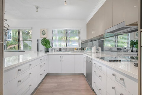 Tropical Reef Apartments - Surfers Gold Coast 1