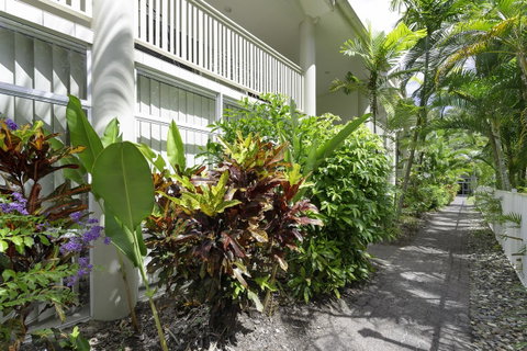 Tropical Nites Holiday Townhouses - Surfers Gold Coast 9