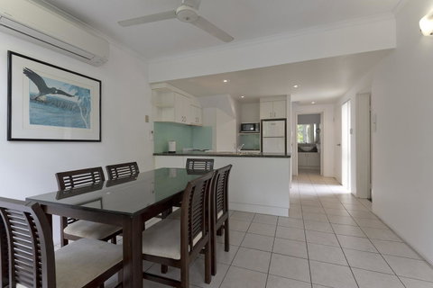 Tropical Nites Holiday Townhouses - Surfers Gold Coast 25
