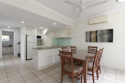 Tropical Nites Holiday Townhouses - Surfers Gold Coast 26