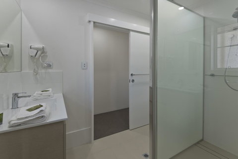 Tropical Nites Holiday Townhouses - Surfers Gold Coast 17