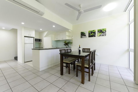 Tropical Nites Holiday Townhouses - Surfers Gold Coast 14