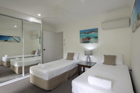 Tropical Nites Holiday Townhouses - Surfers Gold Coast 12