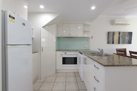 Tropical Nites Holiday Townhouses - Surfers Gold Coast 27