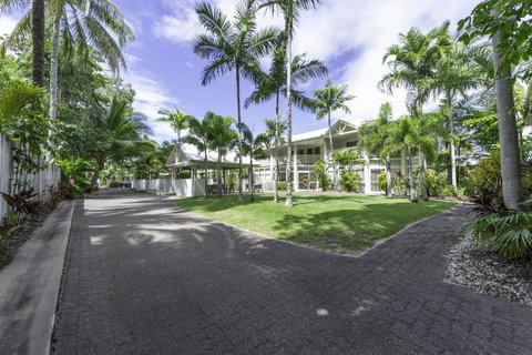 Tropical Nites Holiday Townhouses - Surfers Gold Coast 5
