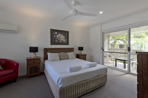 Tropical Nites Holiday Townhouses - Surfers Gold Coast 2