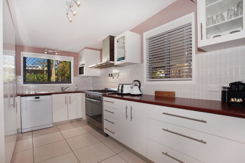 6 Botany Court Marcoola Beach - Pet Friendly 500 Bond - Surfers Gold Coast 10