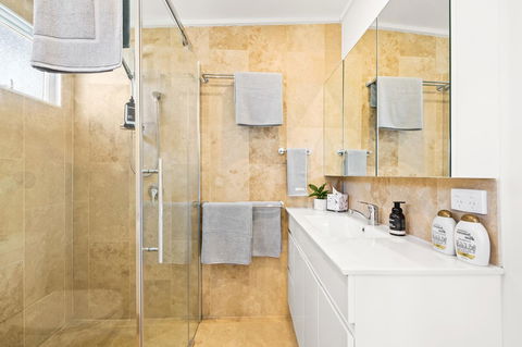 Hollow Tree Farm - Surfers Gold Coast 8