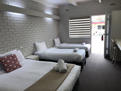 Wattle Motel - Surfers Gold Coast 3