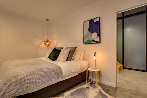 White Room Apartments - Surfers Gold Coast 1