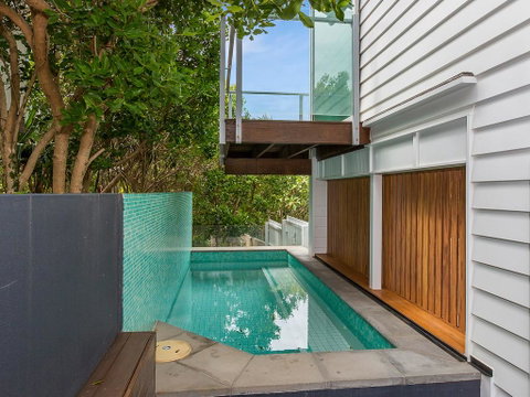 WHITE WASH ON SHE OAK - Surfers Gold Coast 1