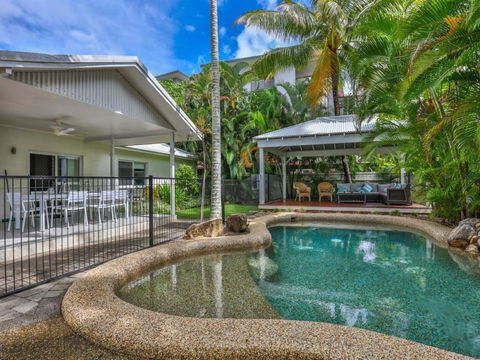 Whitehouse - Palm Cove - Surfers Gold Coast 2