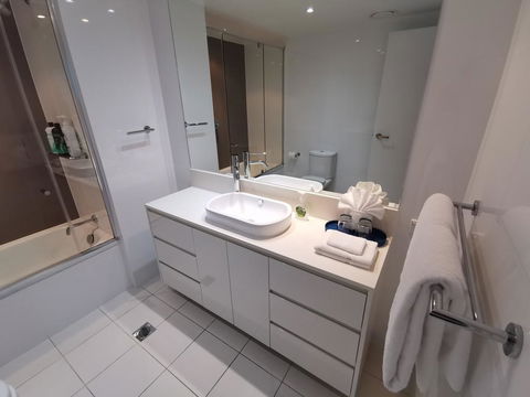 Widest Ocean View And Balcony Luxury Apt - Surfers Gold Coast 2