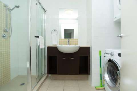 Wings Resort - Private Apartments - Surfers Gold Coast 2