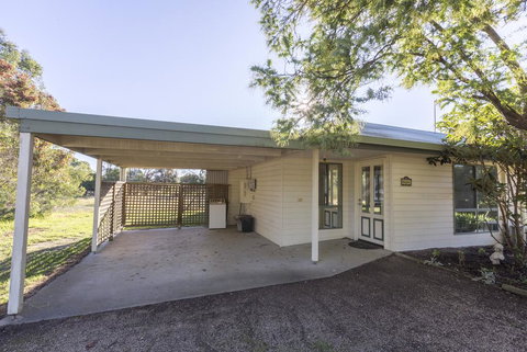 Woongara Cottage - Pet Friendly Country Retreat - Surfers Gold Coast 3