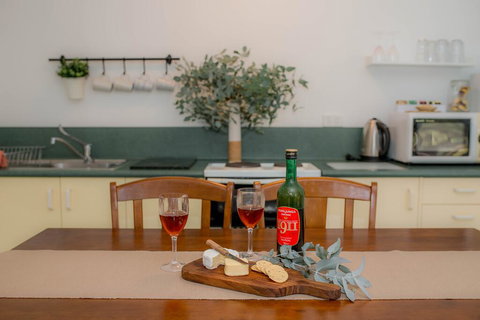 Woongara Cottage - Pet Friendly Country Retreat - Surfers Gold Coast 2