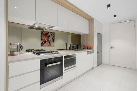 YARRA - YARRA Toorak Rd & Chapel St. Pool, Gym & Parking - Surfers Gold Coast 3