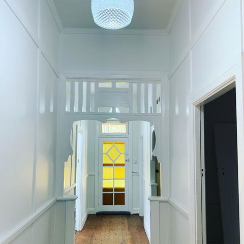 Yellow Door House Adelong - Surfers Gold Coast 3