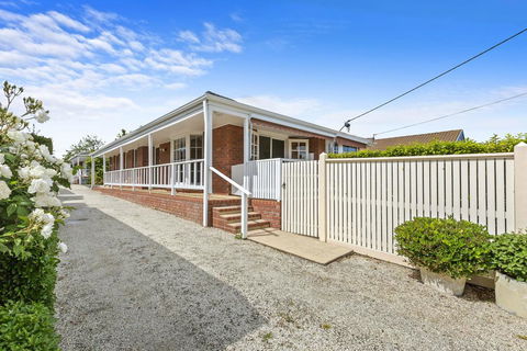 YIN-YANG - MOUNT ELIZA - Surfers Gold Coast 3