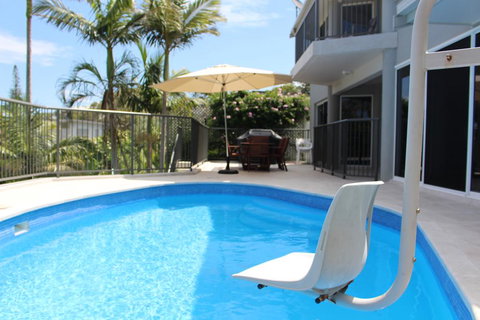 Zaffiro Beach House - Surfers Gold Coast 1