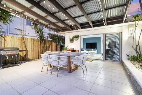 \'Island Retreat Villa\' By Inn Paradise - Surfers Gold Coast 4