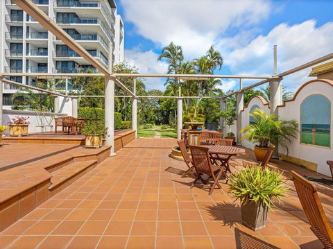 2 Bed 2 Bath With Private Balcony, Shared Heated Lap Pool And BBQ - Surfers Gold Coast 4