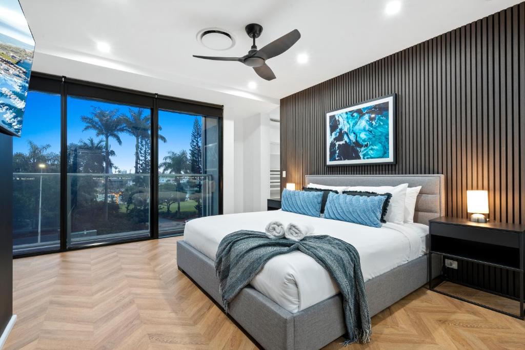 3 Bedroom Retail Precinct Apartment at Circle on Cavill - Low Floor - Self Contained & Privately Managed