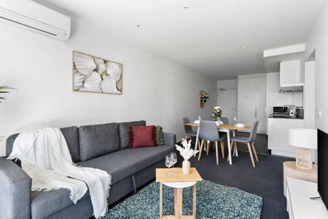A 2BR Apt Near Shrine Of Remembrance FREE Parking - Surfers Gold Coast 2