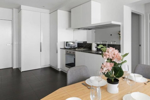 A 2BR Apt Near Shrine Of Remembrance FREE Parking - Surfers Gold Coast 4