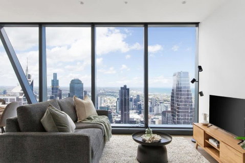 A 2BR Apt With Amazing City Views, FREE Parking - Surfers Gold Coast 0