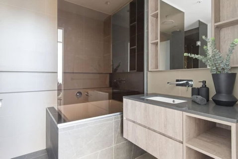 A 2BR Apt With Amazing City Views, FREE Parking - Surfers Gold Coast 2